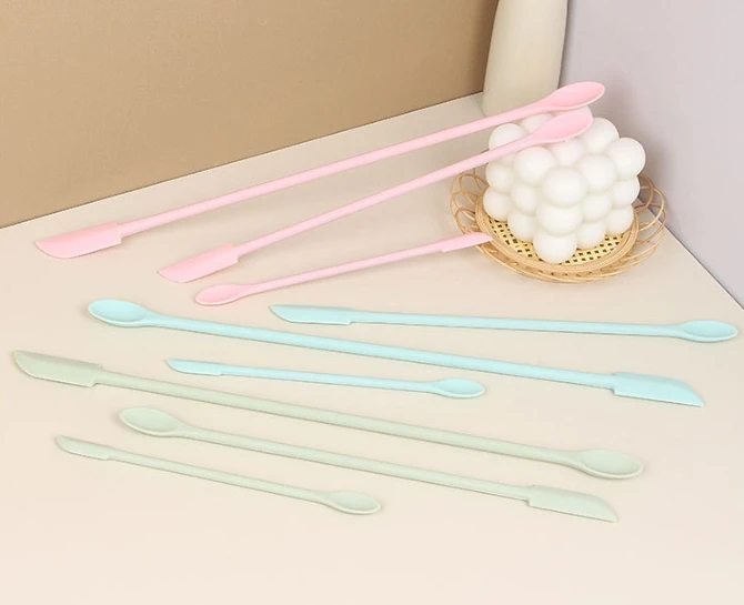 ملعقة سيليكون مقاومة للحرارة ب - مراجعة Kitchen Gadgets For Seniors وسعره