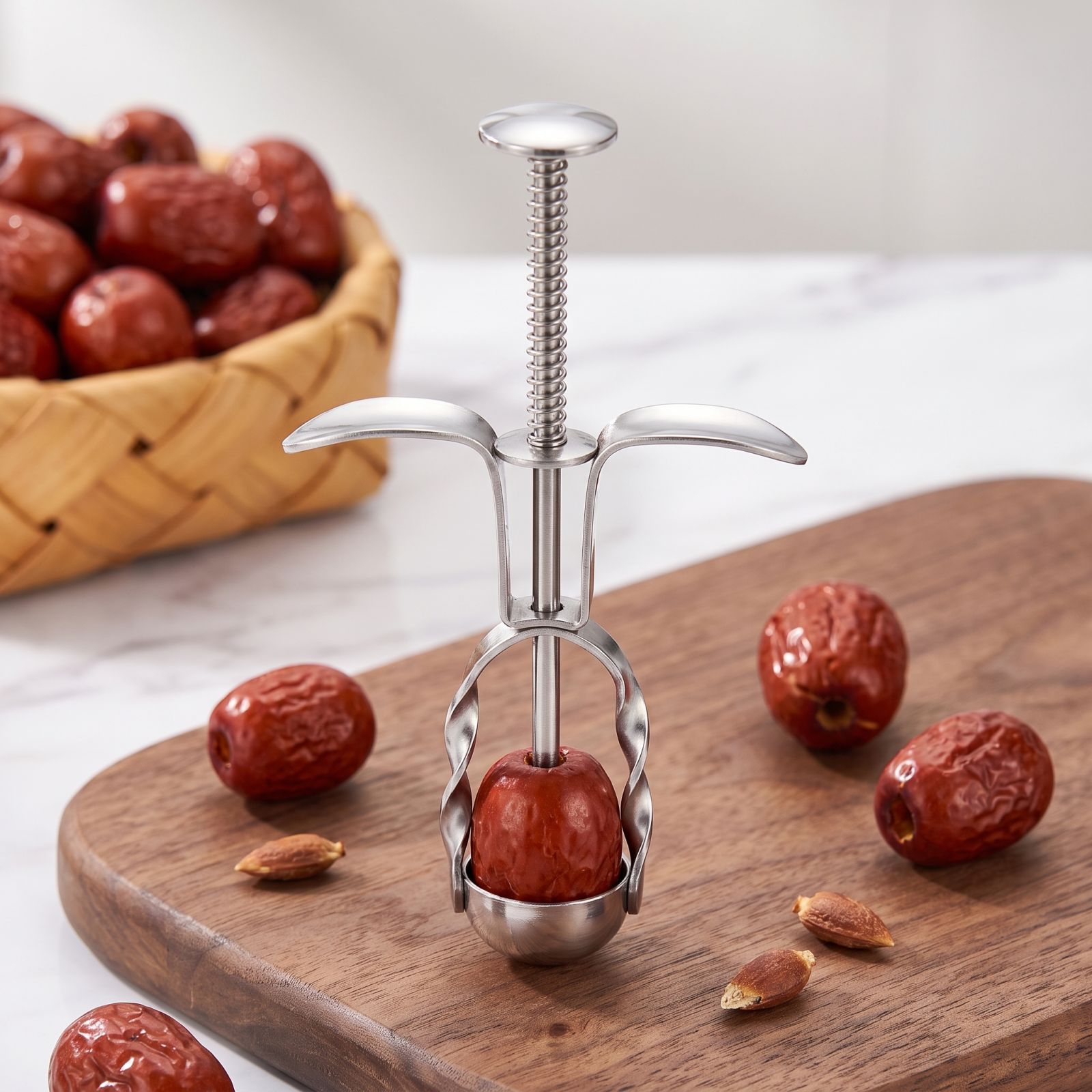 أداة إزالة نوى التمر الحمراء م - مراجعة Kitchen Gadgets And Tools وسعره